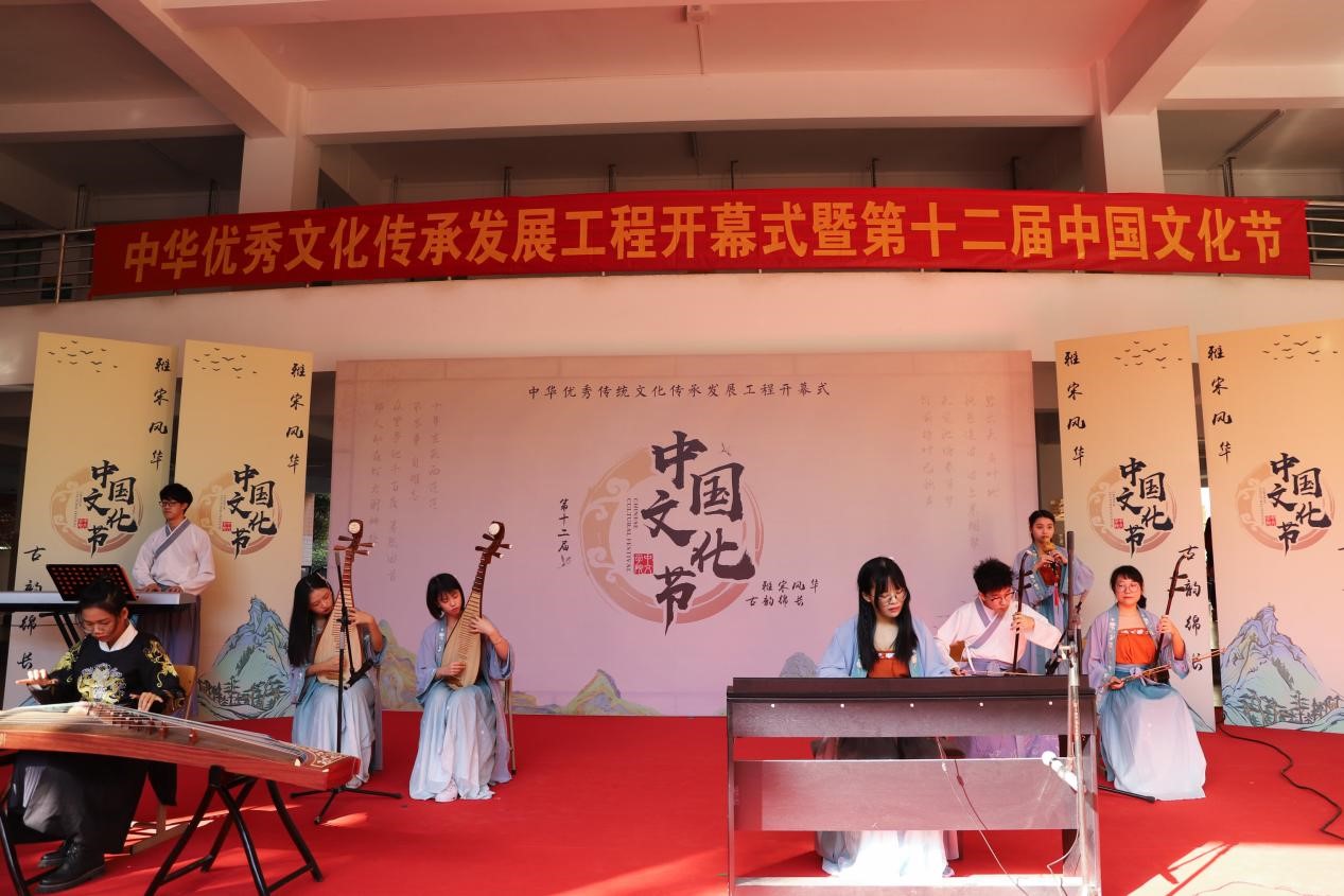 文化节器乐队.jpg 文化节器乐队.jpg