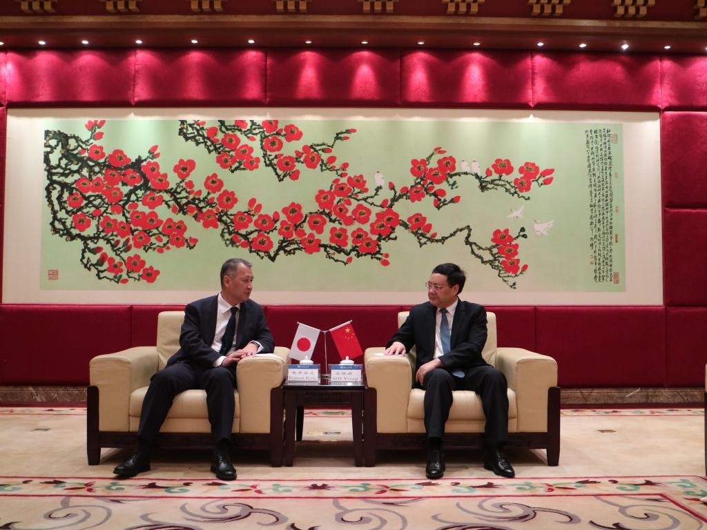 (会谈)日本驻穗总领事来访照片.jpg (会谈)日本驻穗总领事来访照片.jpg