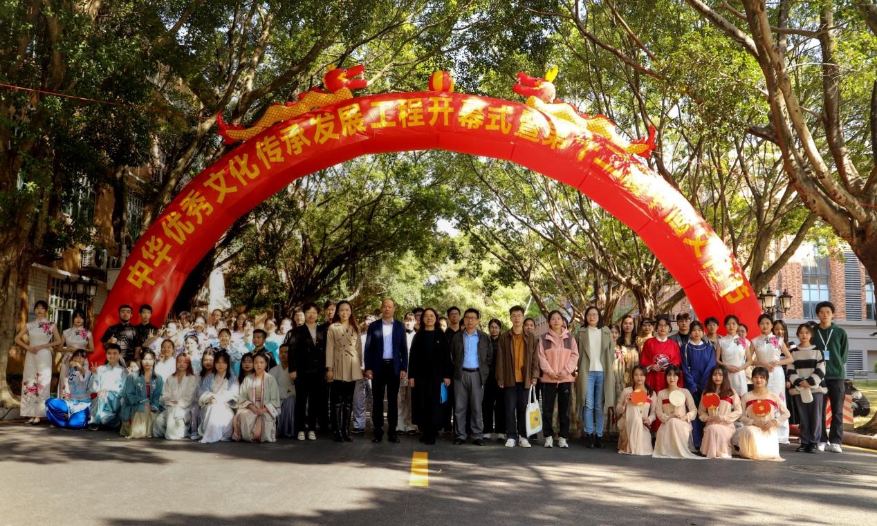 文化节合影.jpg 文化节合影.jpg