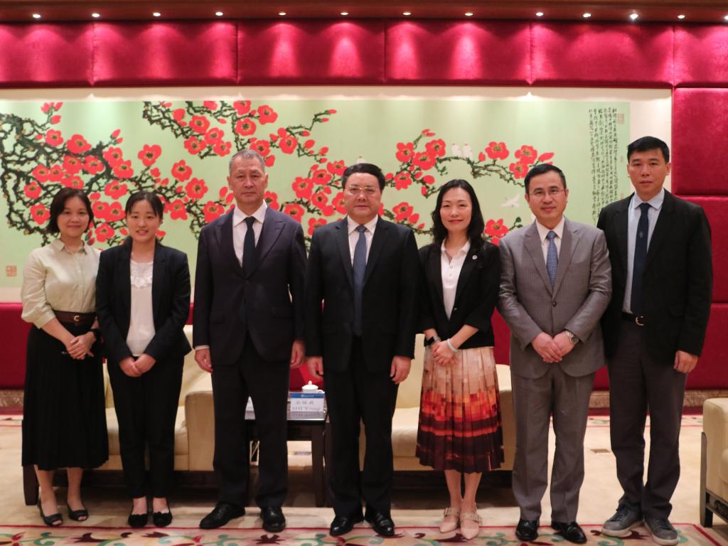 (合影)2021.5.6日本驻穗总领事来访照片.jpg